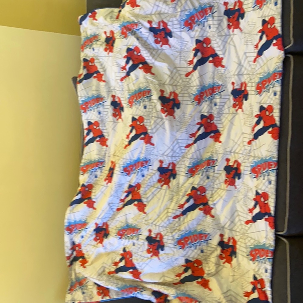 Reversible bedding with Spider Man showing